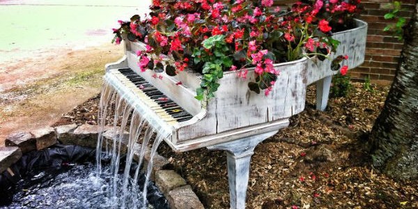 piano-garden-fountain-flowers